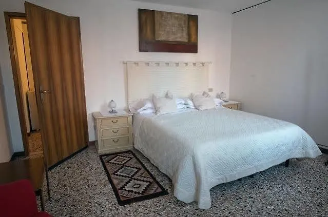 Gasthuis Venice And Venice Apartments - Private Rooms In Shared Apartment